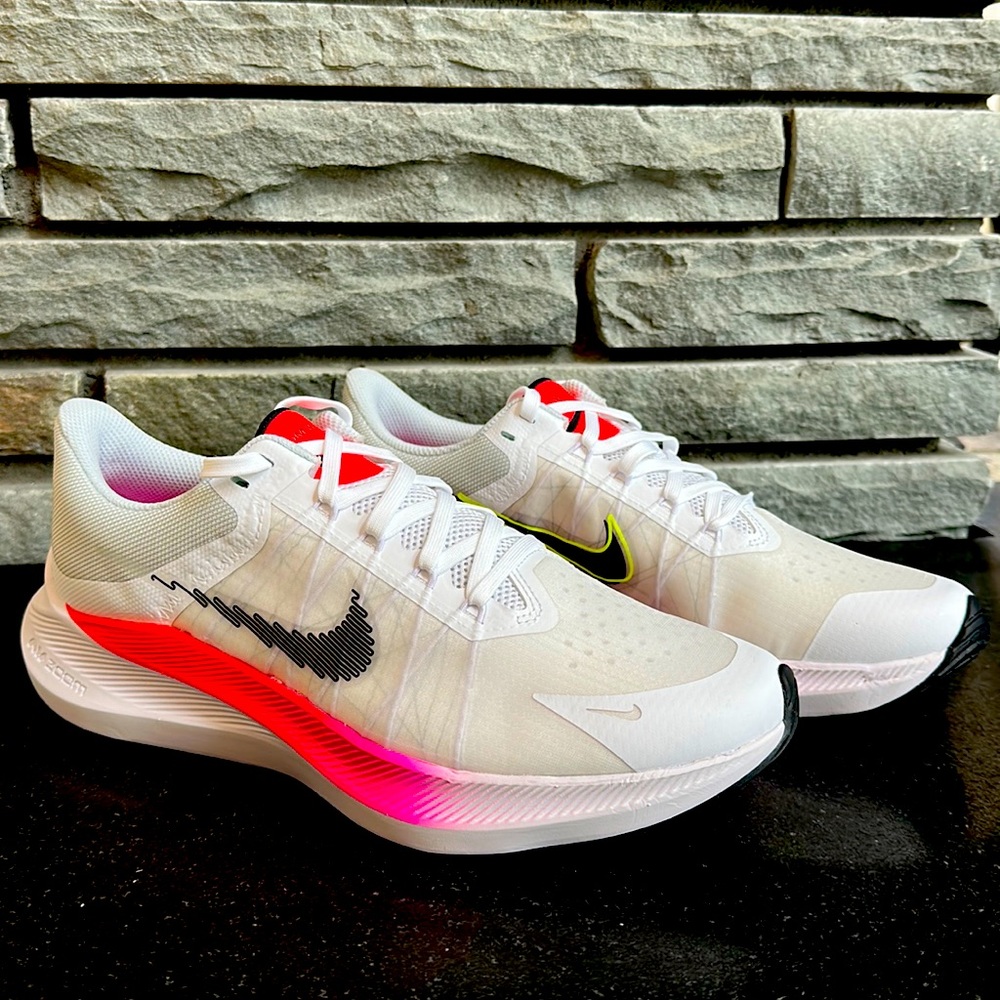 Size 10 women’s Nike Zoom Winflo Sneakers